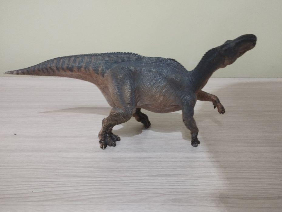 Динозавр игуанодон papo