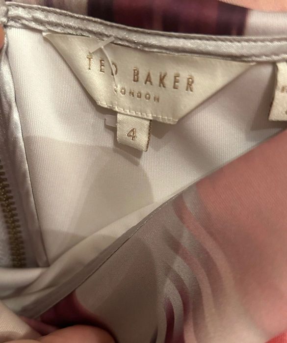 Красива рокля Ted Baker