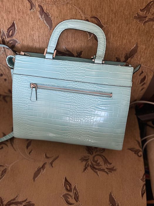 Дамска чанта Guess