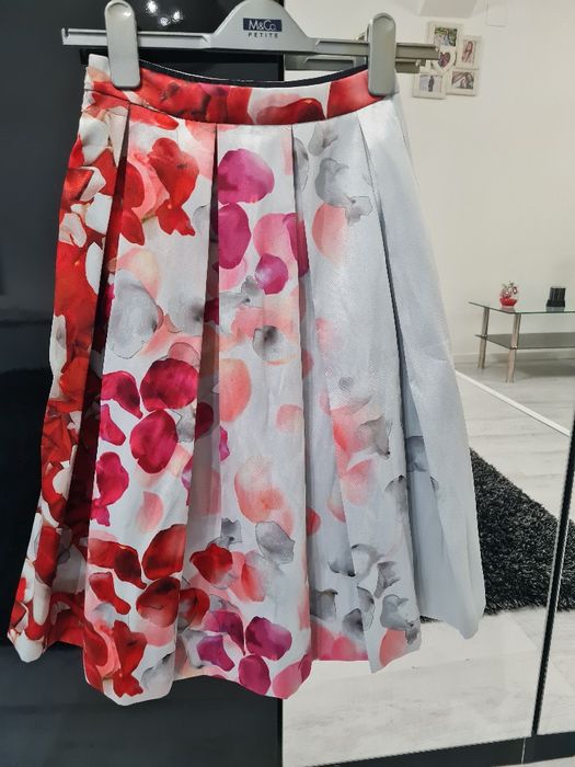 Fustă Nissa superbă. Mărime 34.