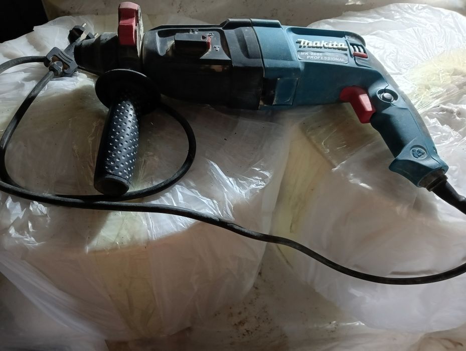 Перфоратор makita