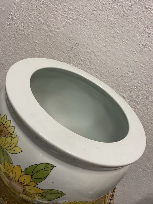 Огромна порцеланова кашпа