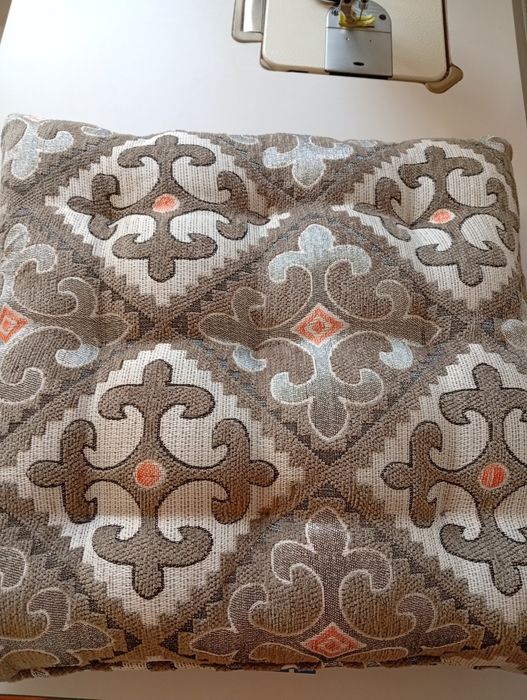 Сидушки для кресел, стульев и т.п.,толстые .