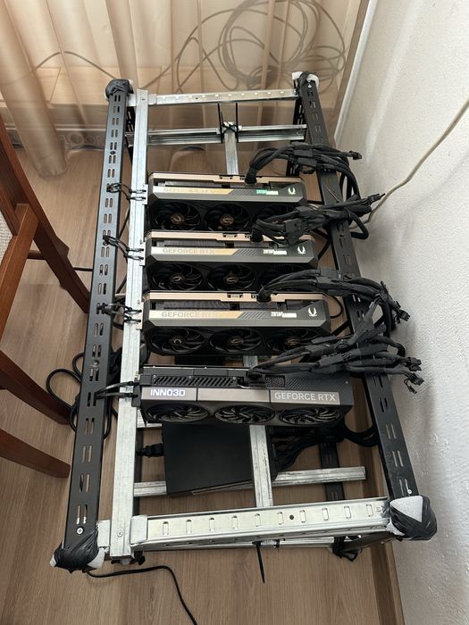 Продавам сървър за изкуствен интелект със 4 бр. Rtx 5090 OC