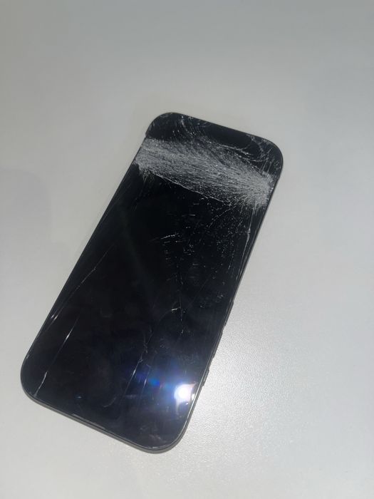 Продам iphone 16 pro на запчасти