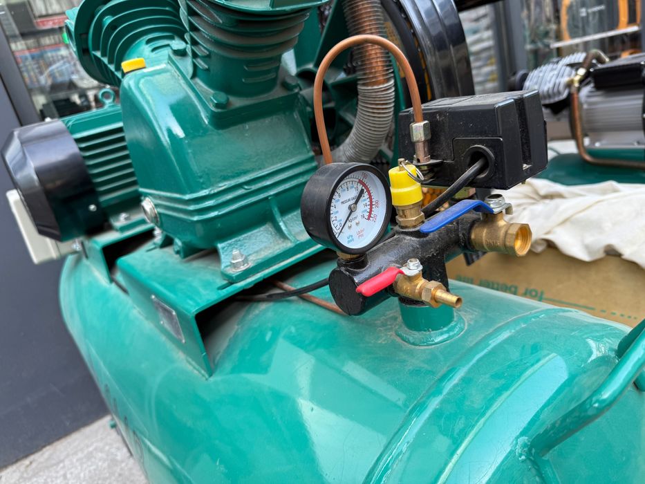 Воздушный компрессор 200 л SAAB (SG-2090)