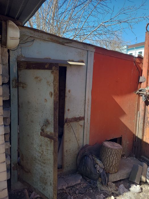 Продам углярку металлическая будка для собаки