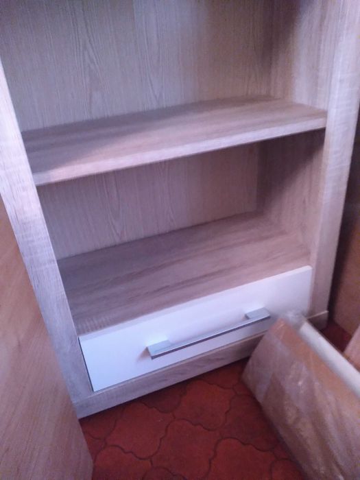 Книжный шкаф  в отличном состоянии Польскй