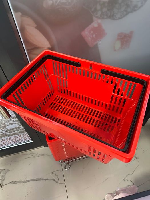 Продавам кошници и колички