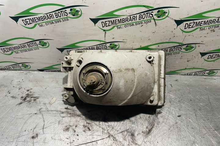 Far dreapta Dacia 1310 prima generatie