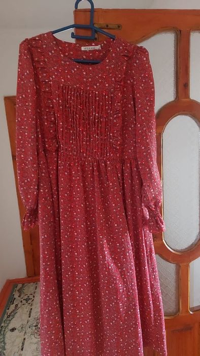 Киімдер сатылады