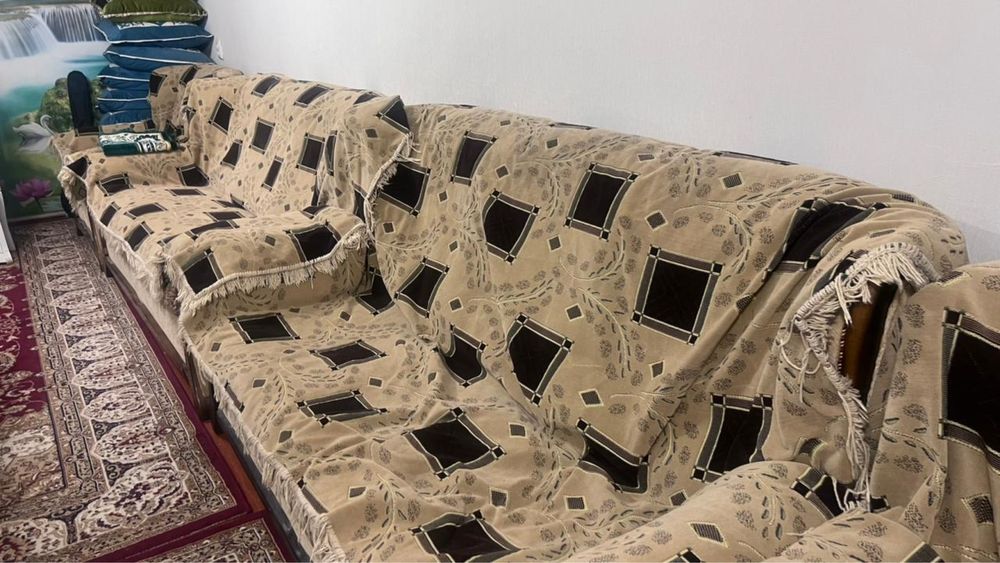 Диван б/у бежвый ц