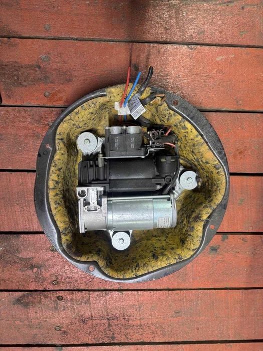 Компрессор пневмоподвески на БМВ Х5 Е53