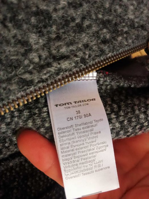 Есенно Сако Том Тейлър