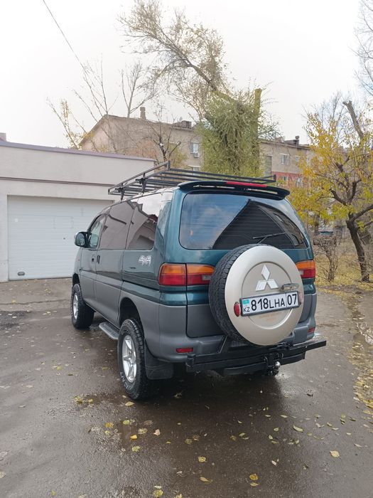 Mitsubishi Delica 1999