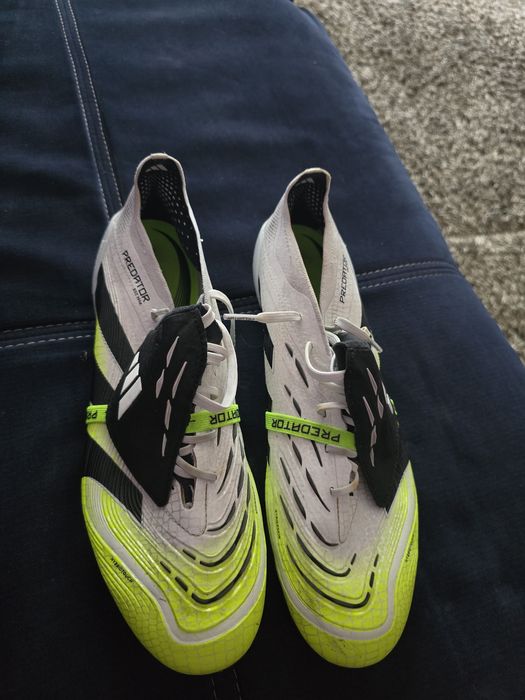 Vând ghete de fotbal Adidas predator elite
