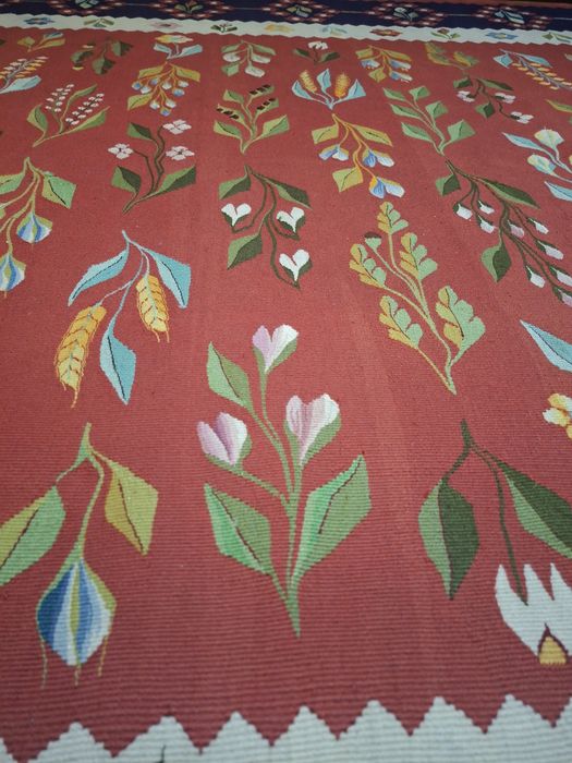 Traditional Handwovem Romanian rug