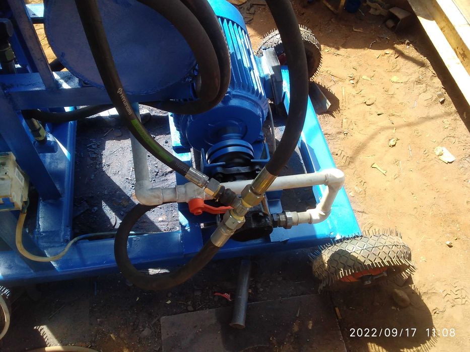 Продам   гидравлический  станок кирпича