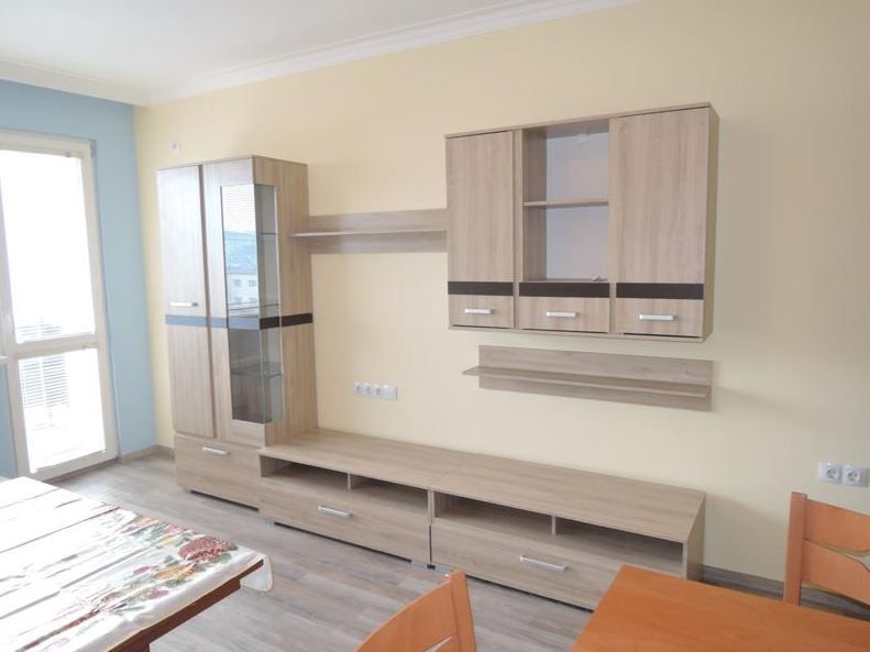 Дава се под наем Тристаен апартамент в София, Гео Милев - 105 кв.м за 438.6 € - Снимка #1