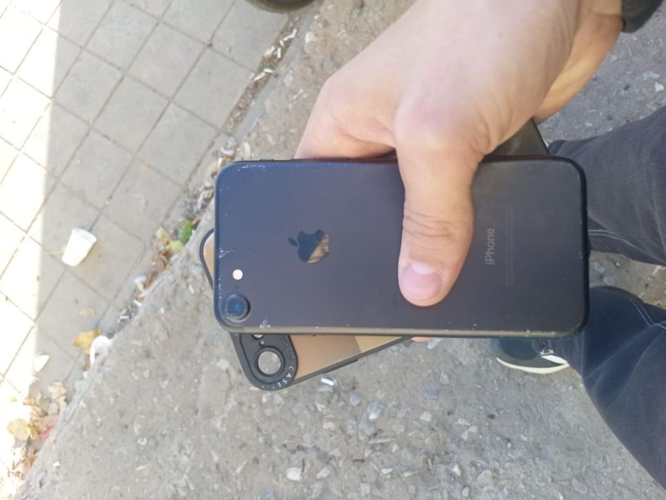 Продам iphone 7 с чехлом