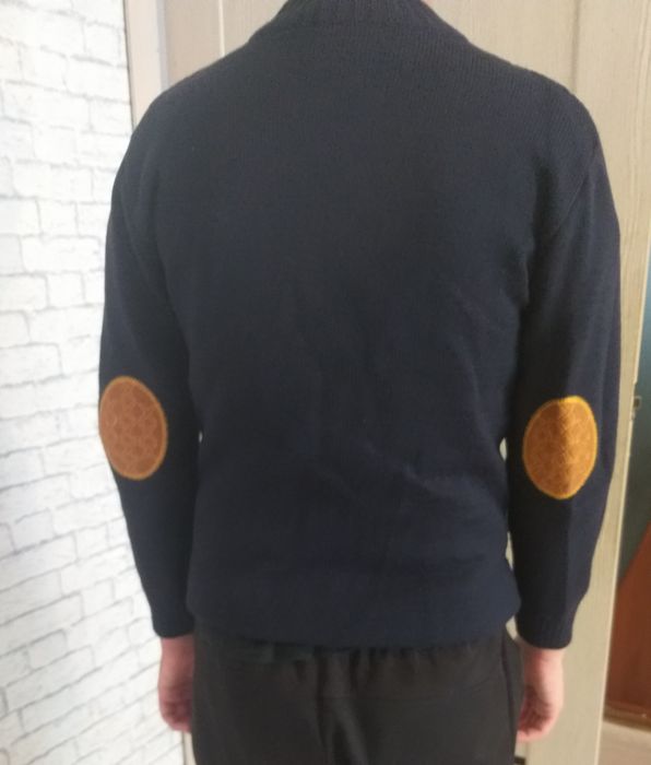 Продам свитер тёплый для подростка