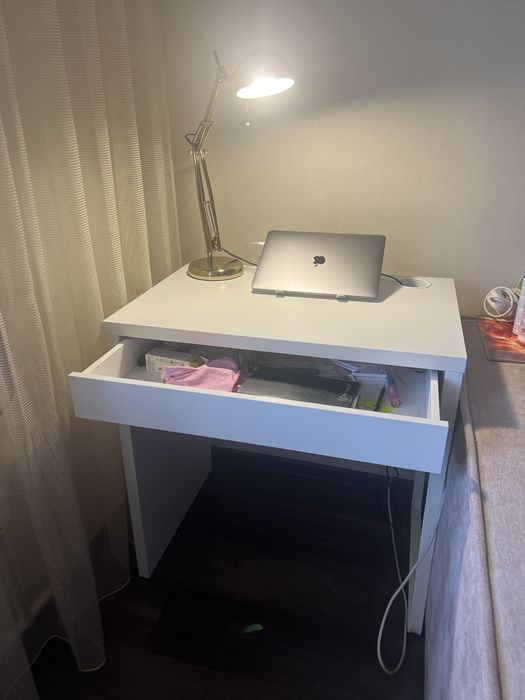 Белый рабочий столик IKEA