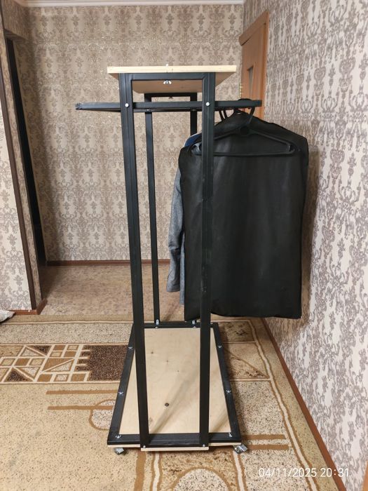 Напольная вешалка