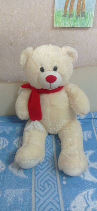 Продаются мягкие медведи в отличном состоянии,  почти новые