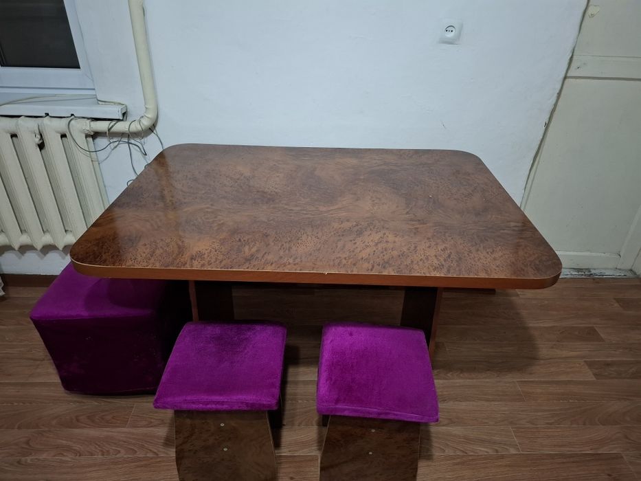 Стол со стульями