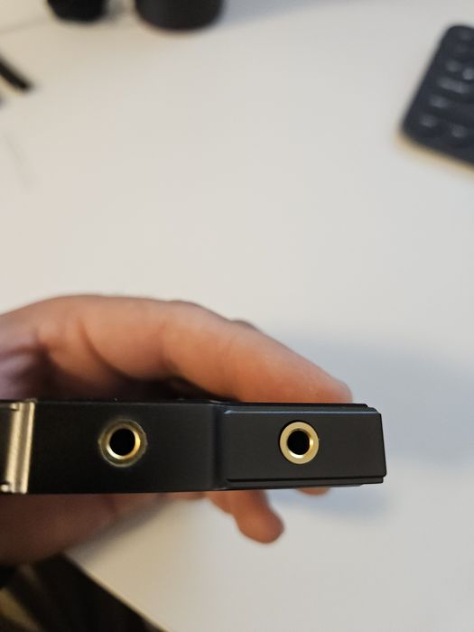 Vând MP3 player cu radio FM, suport micro SD, Bluetooth si funcție DAC + card 128 GB ca nou
