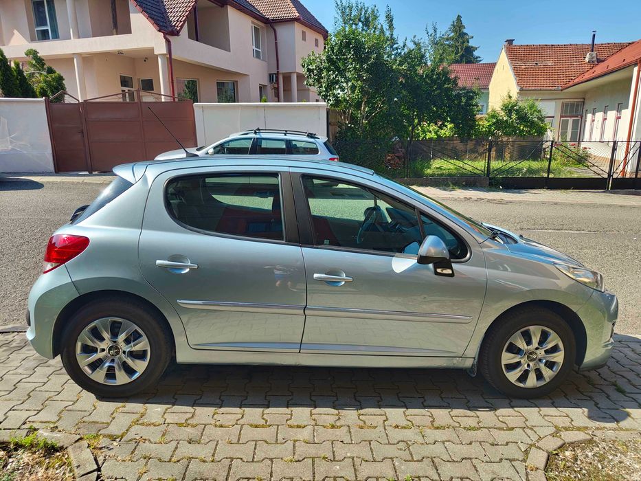 Peugeot 207 1.6 Diesel - 2010 | 233.000 km | Stare bună + Anvelope vară/iarnă noi