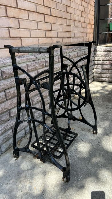 Винтажная чугунная станина от швейной машинки