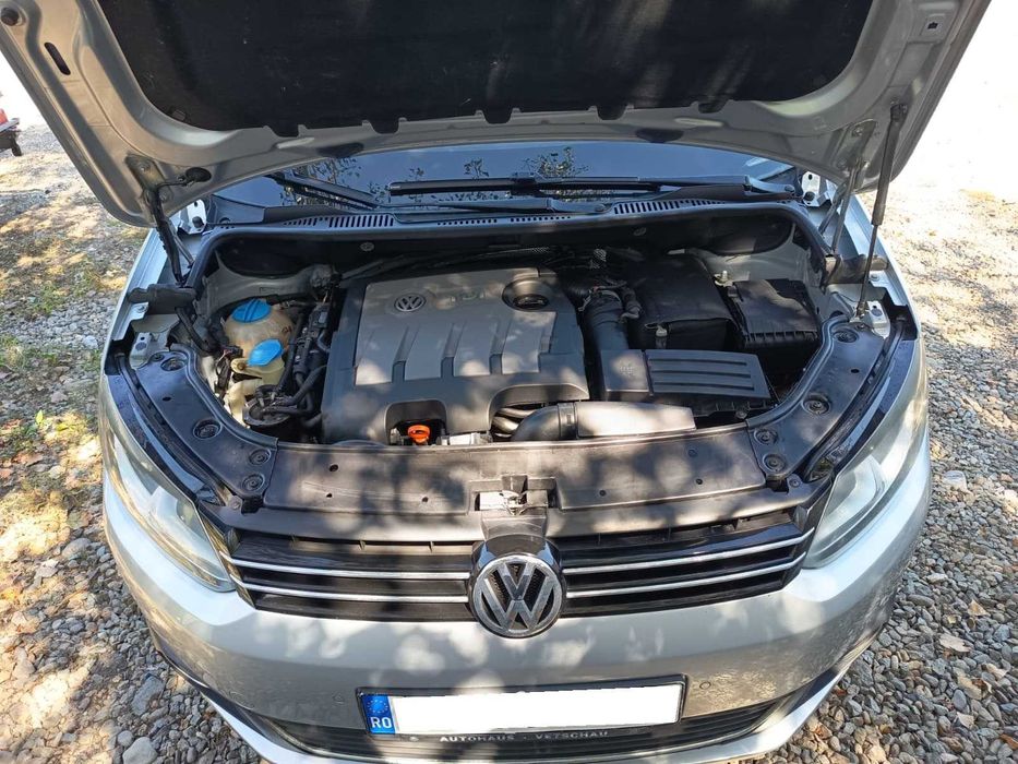 VOLKSWAGEN Touran 2011 — imagine 4