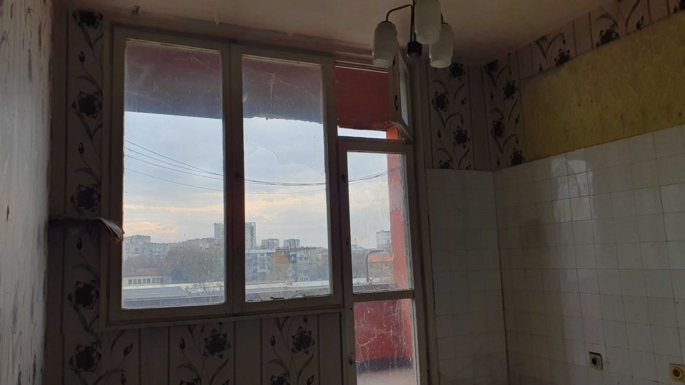 Продавам двустаен тухлен център