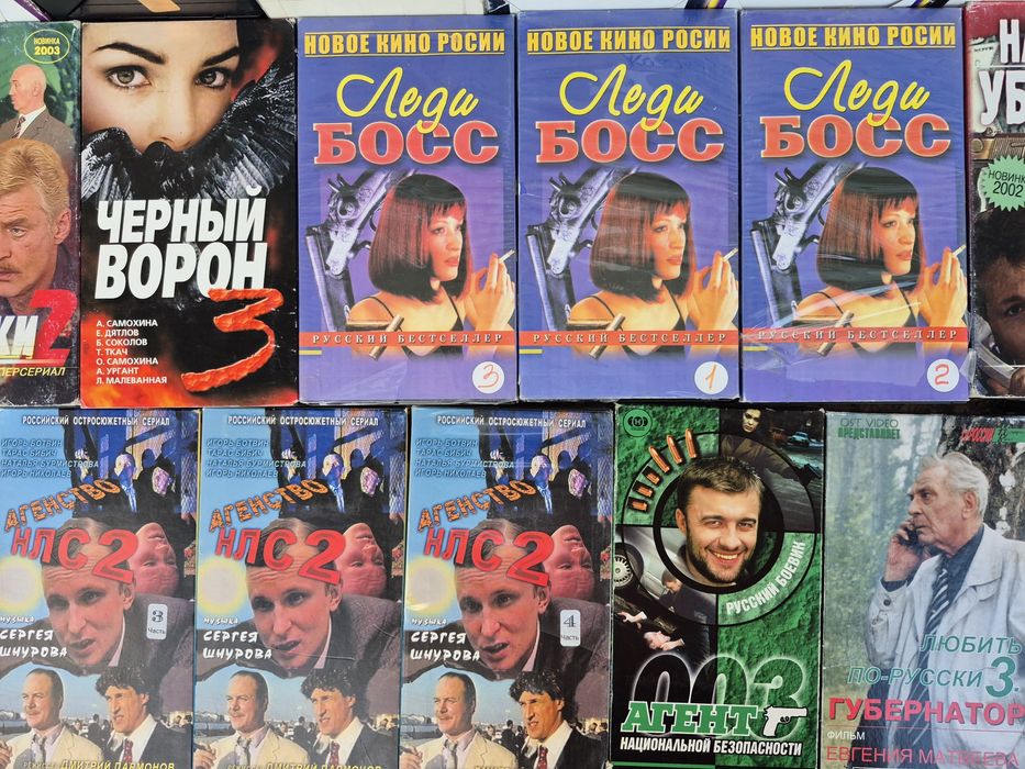 Vând 71 casete video VHS  filme,seriale actiune,in limba Rusa