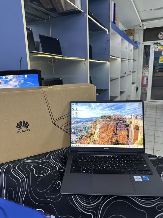 UltraBook Huawei Core i3-1215U ОЗУ-8ГБ ССД-256ГБ цикл 82 в отличном со