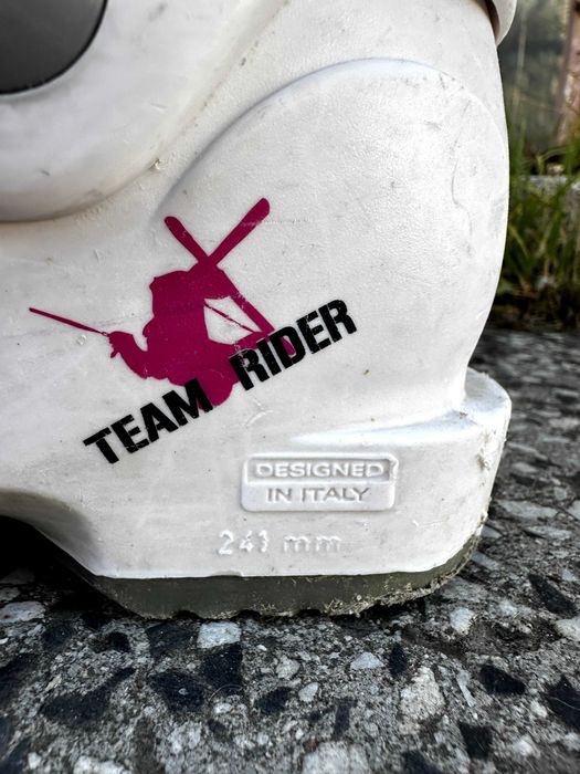 детски ски и ски обувки за момиче