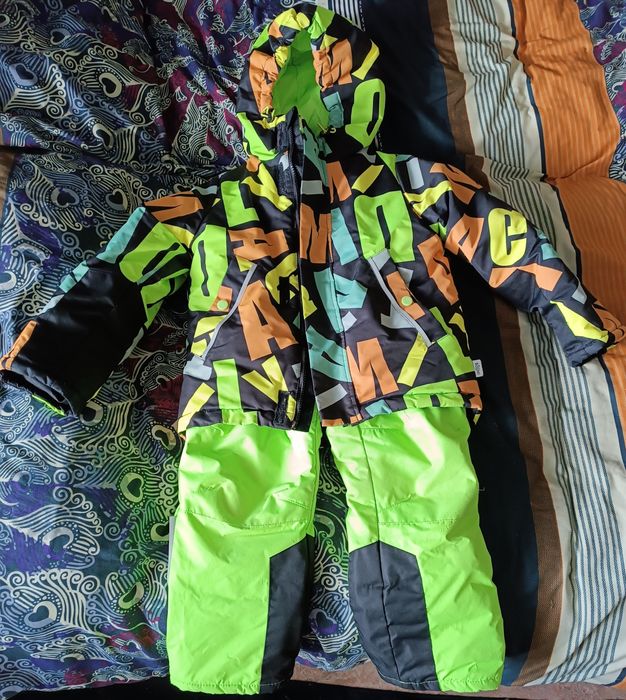 Продам детский зимний костюм (4-6) лет