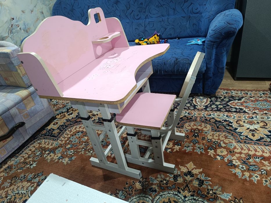 Детский письменный стол