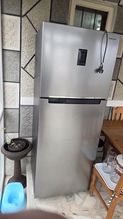 Frigider Samsung