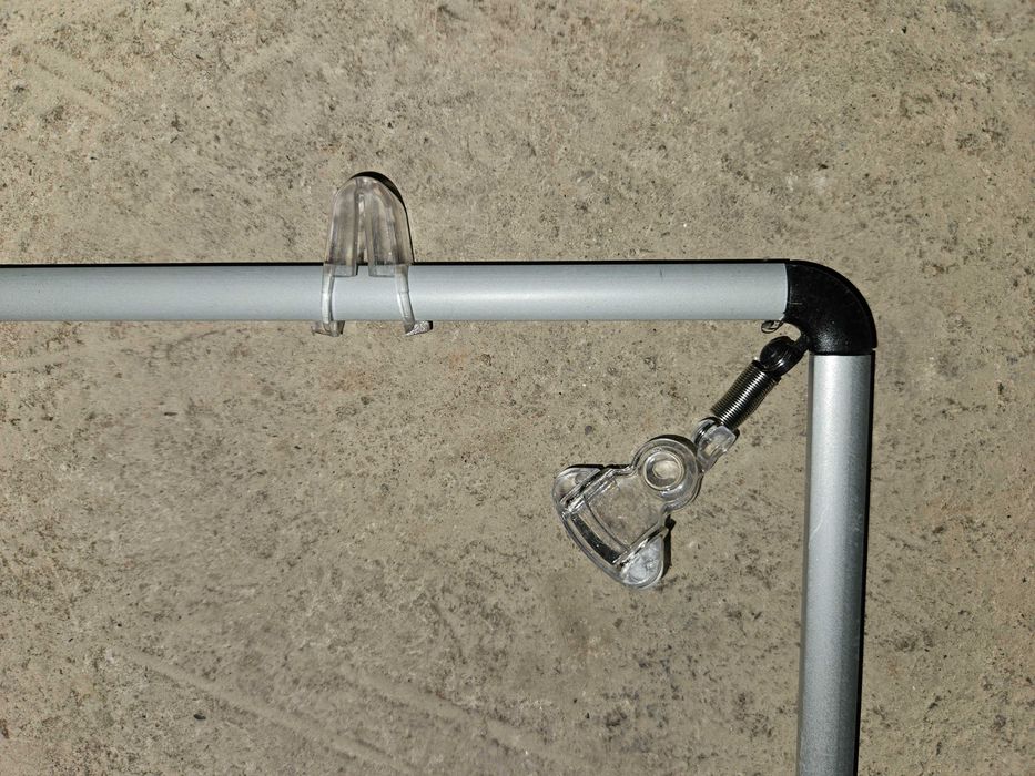 Продават се нови метални рамки за плакати