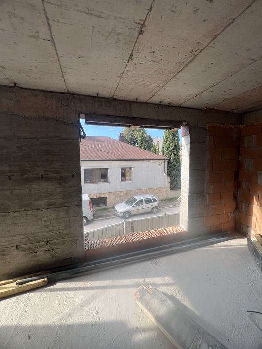 Тристаен Апартамент