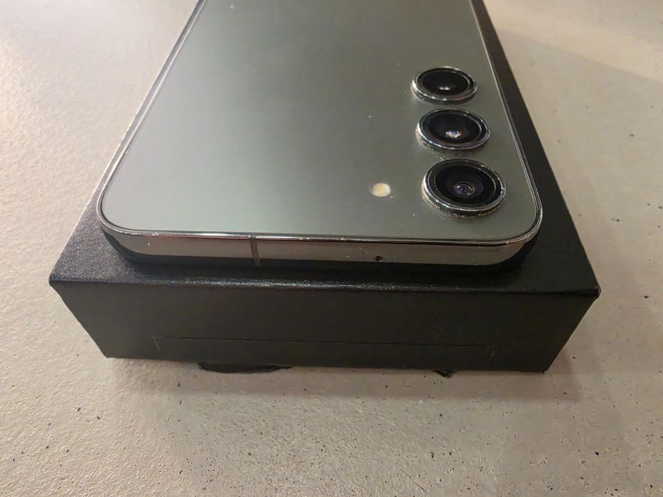 Телефон Samsung S 23 plus + 512 GB + 7бр. Кейсове подарък