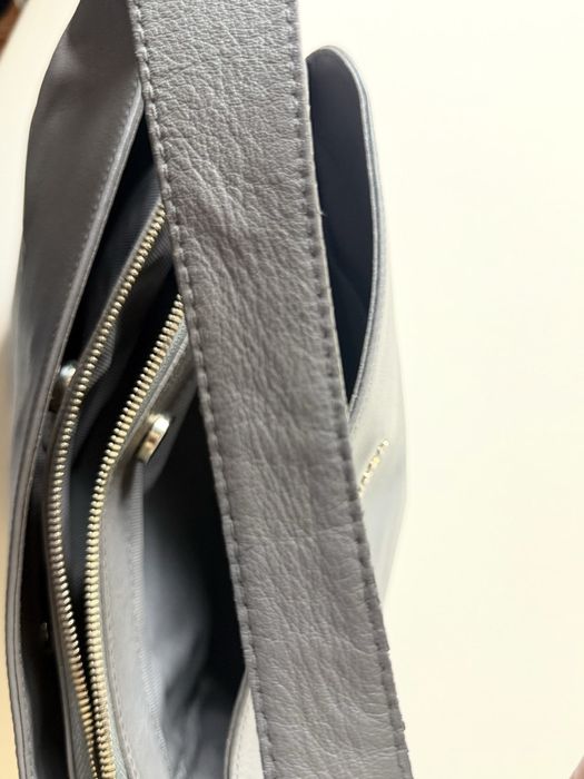 Стилна и практична дамска чанта Furla