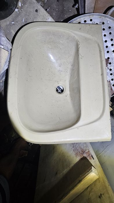 Продам  б/у. ванную и  новую раковину.
