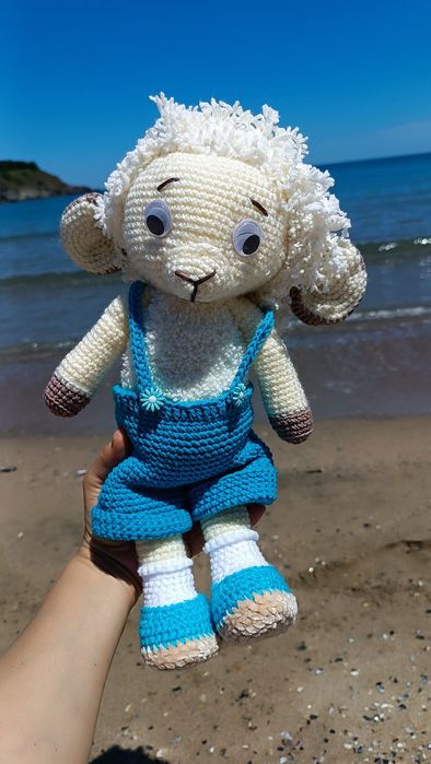 Ръчно плетена овца