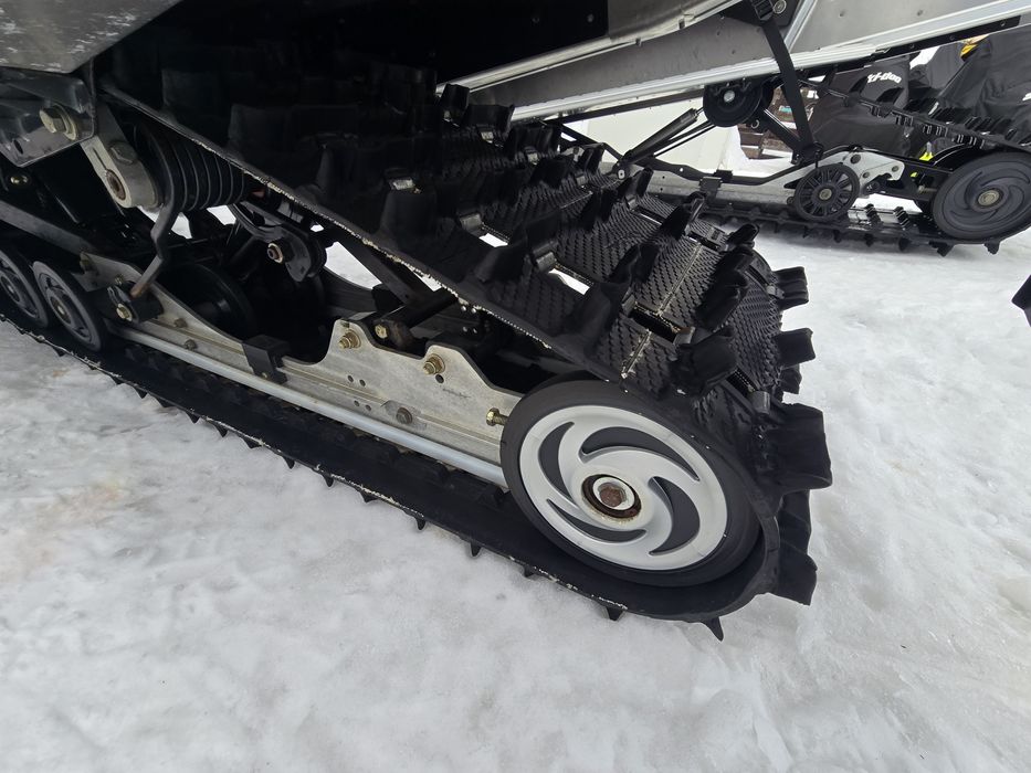 Snowmobil Polaris(Nu SkiDo, BRP, Yamaha)