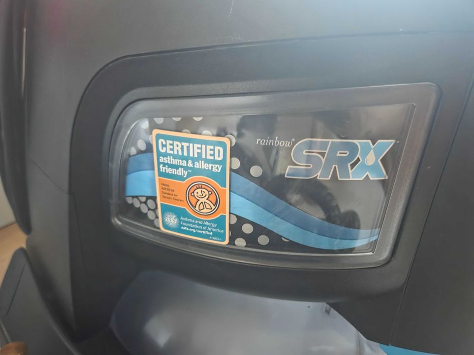 Продавам оригинална прахосмукачка Rainbow SRX в отлично техническо състояние.
