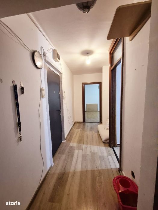 Apartament cu 3 camere, decomandat, etaj 3