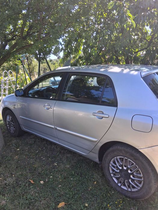 Продавам Toyota Corolla